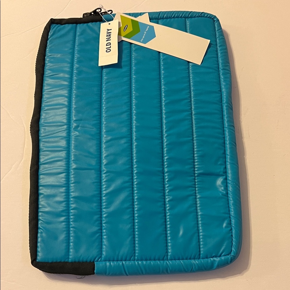 New Old Navy Puffer Laptop Sleeve with Zipper